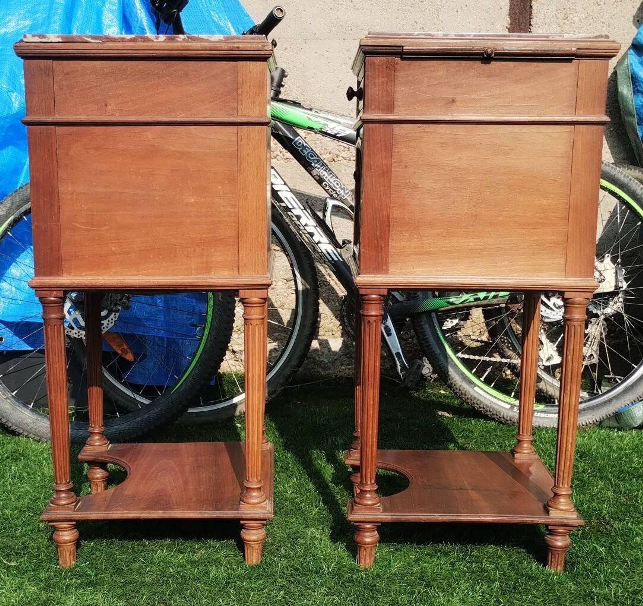 2 tables de chevets en bois massif
