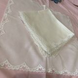 Napkins lined with lace