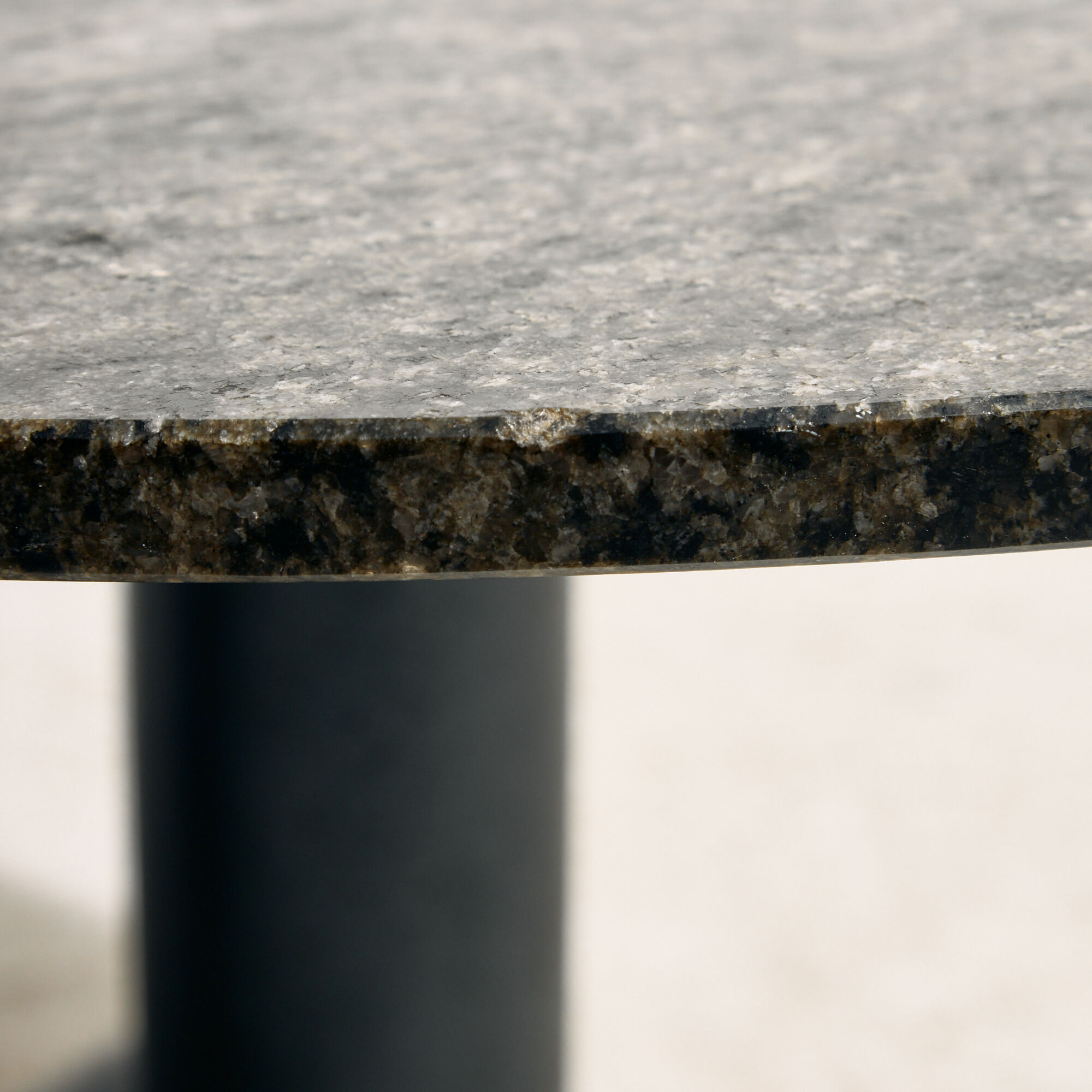 Table basse en granit Up & Up
