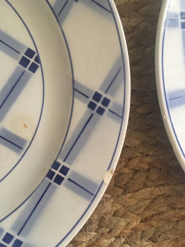 Flat plates "Sarreguemines" with blue checkered