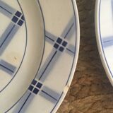 Flat plates "Sarreguemines" with blue checkered