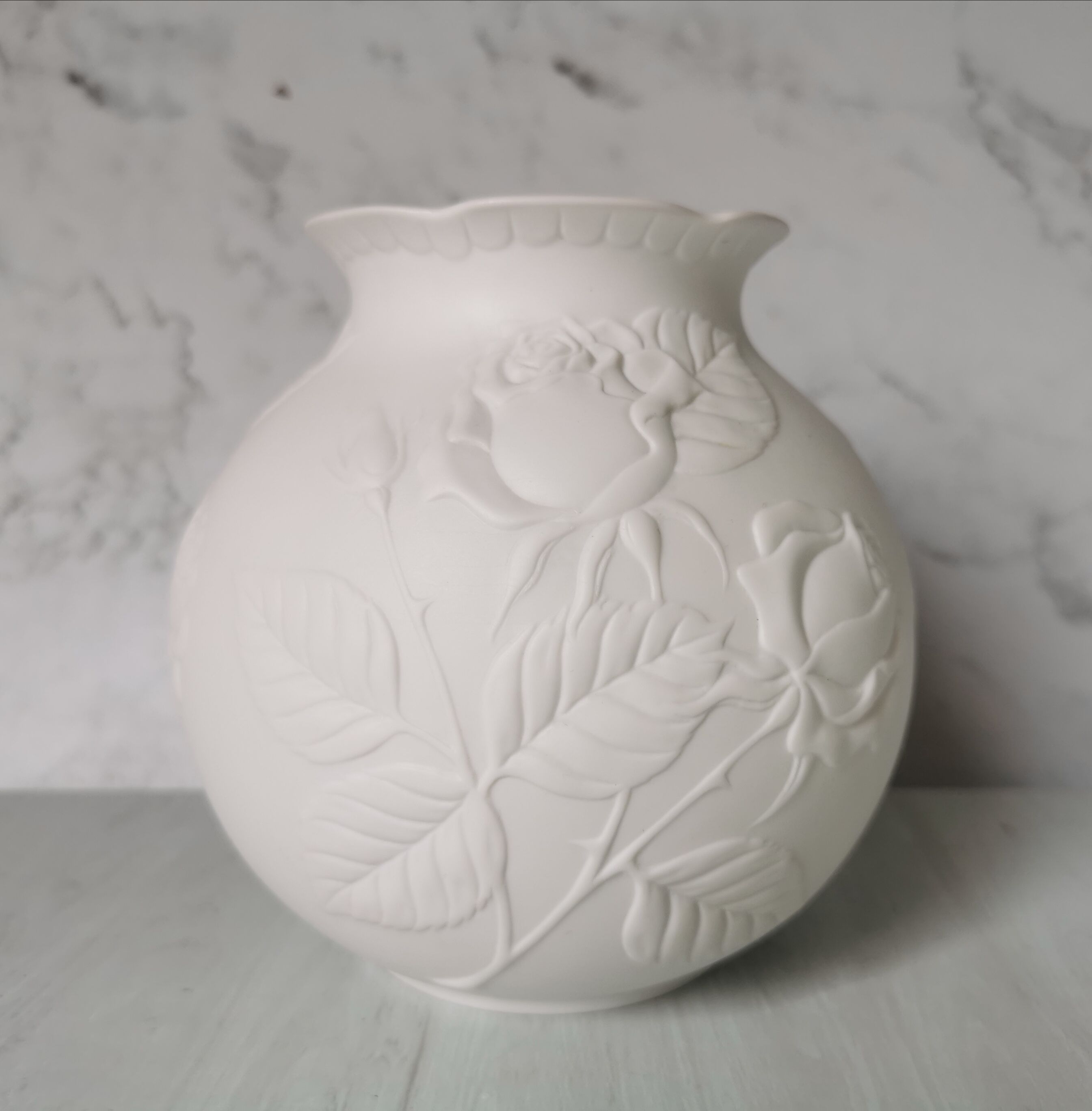 Vase ball pink white porcelain