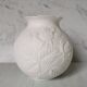 Vase boule roses porcelaine blanche