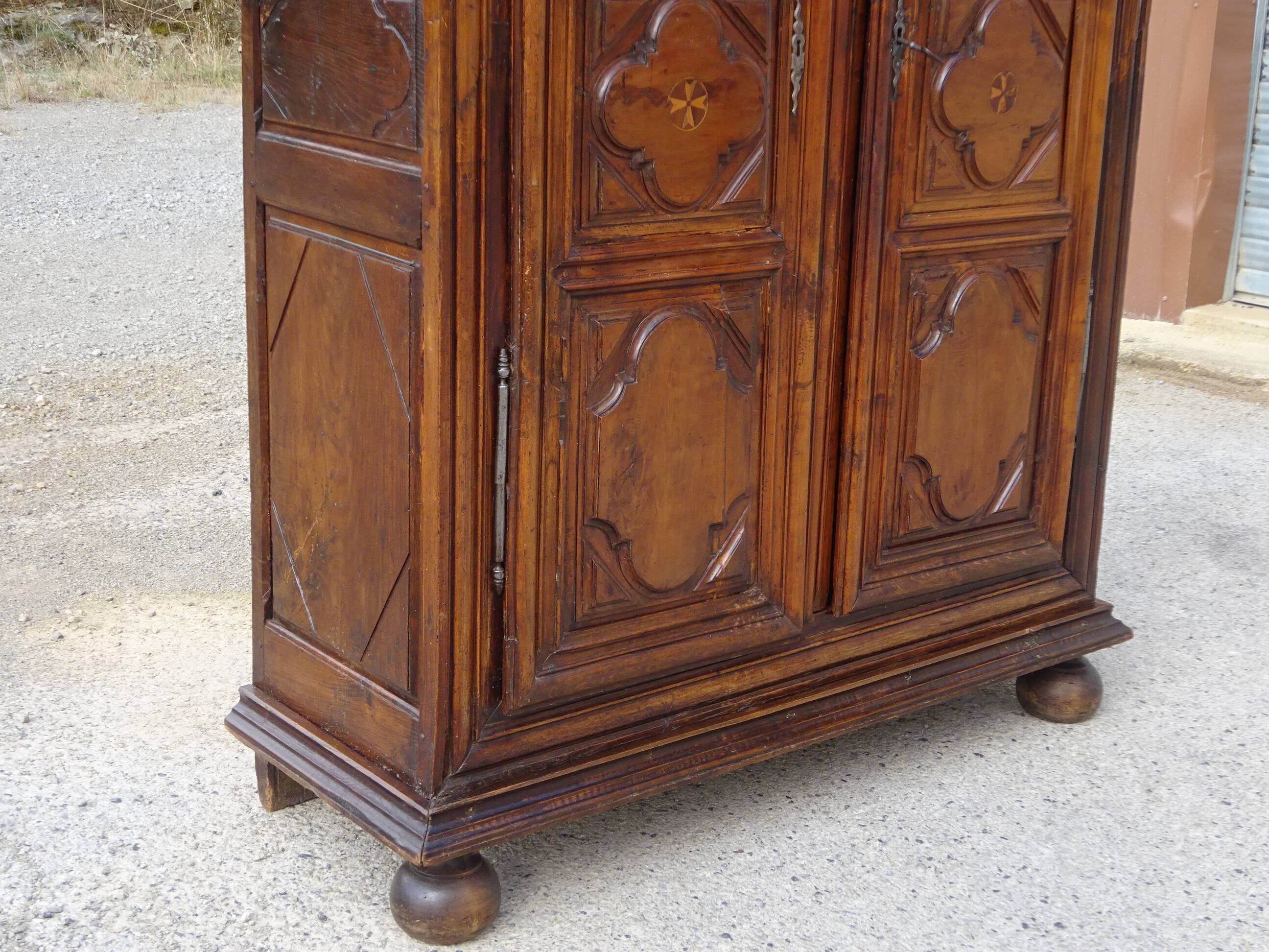 Antique Louis XIII wardrobe in solid walnut