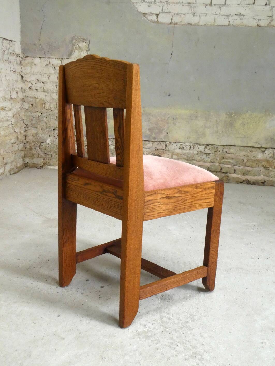 Oak chair of the Amsterdam School, 1930