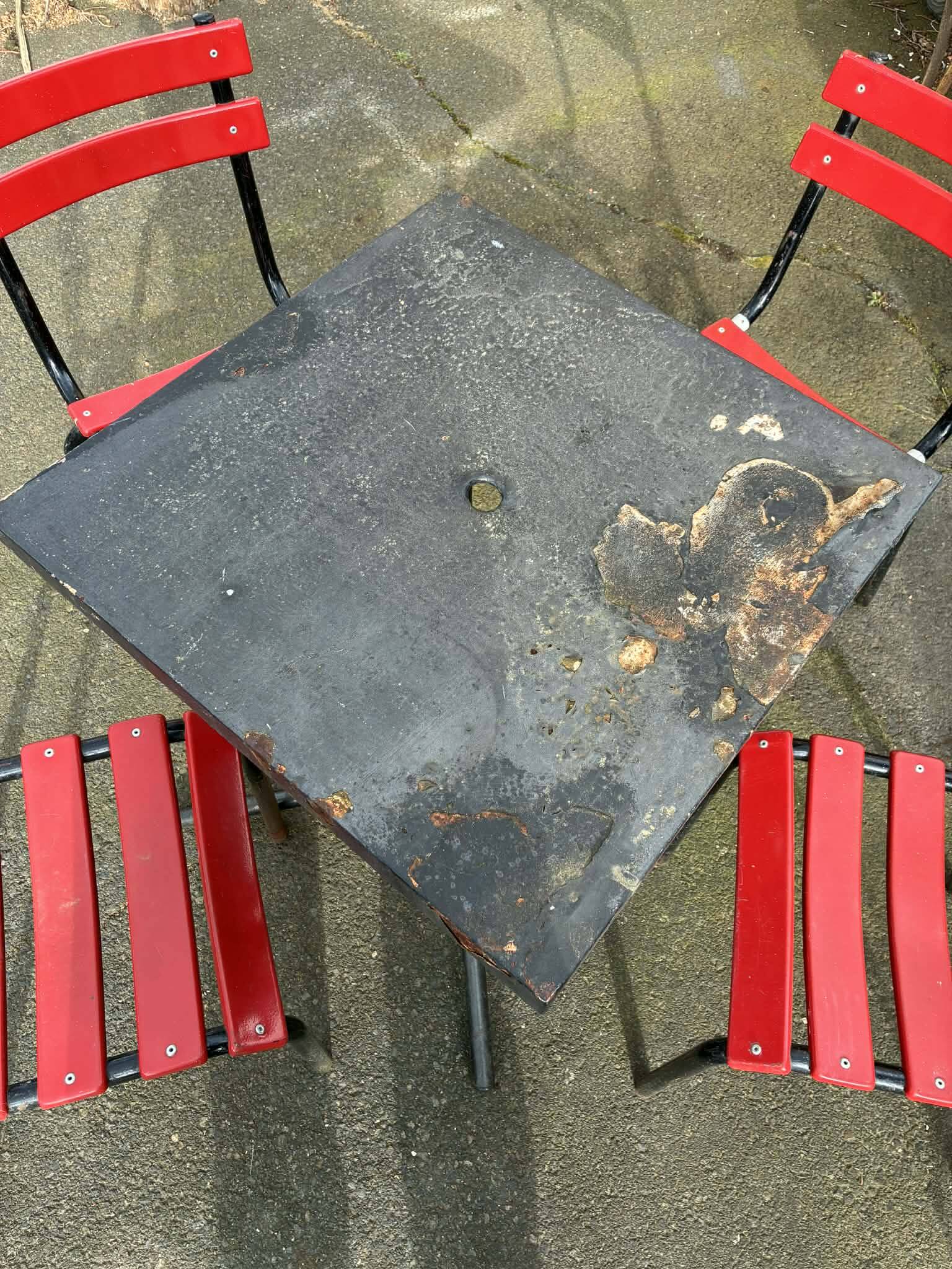 Set of 4 garden chairs and 1 table.