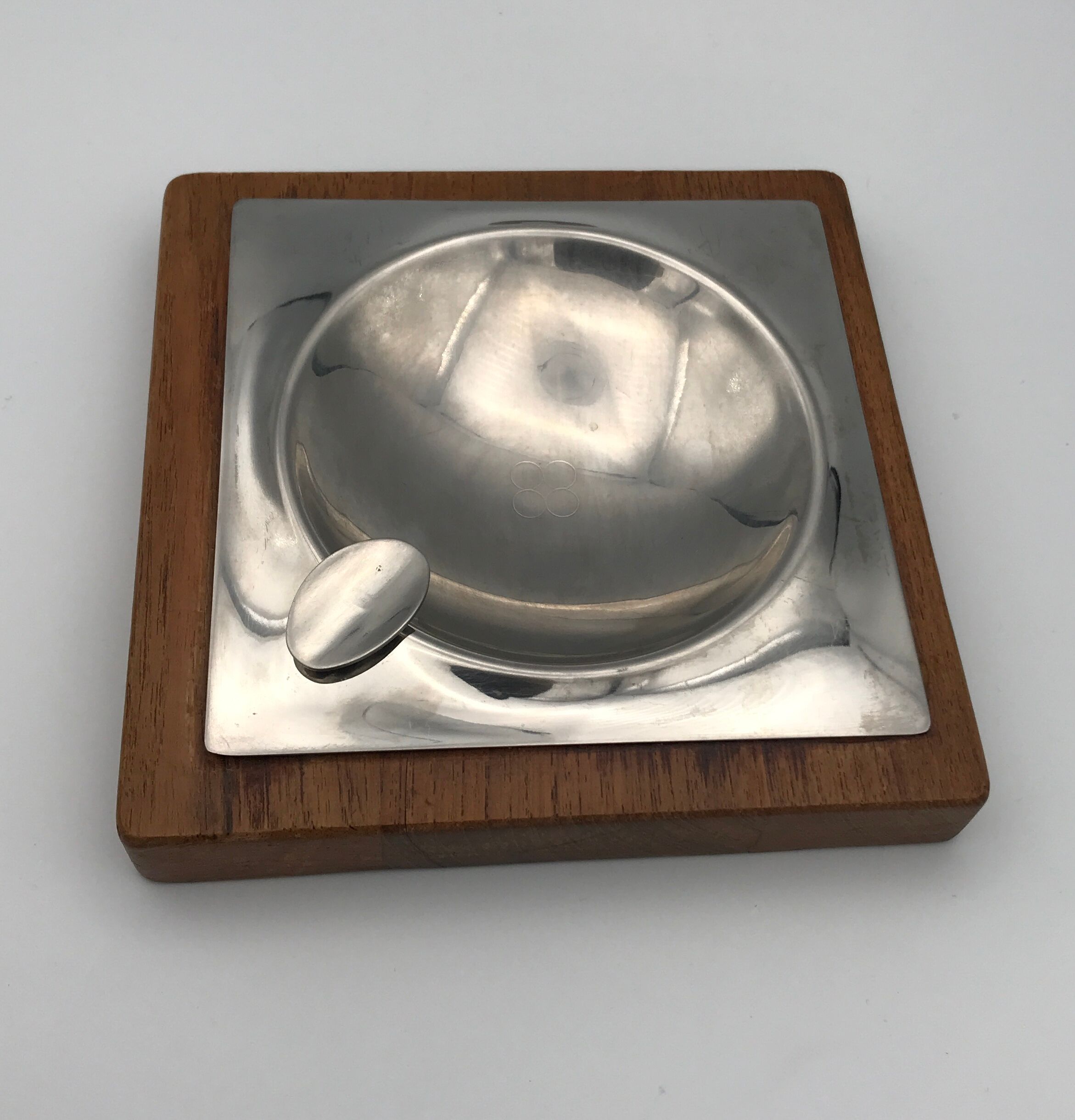Cendrier design moderniste en bois et métal inox 16 x 16 cm