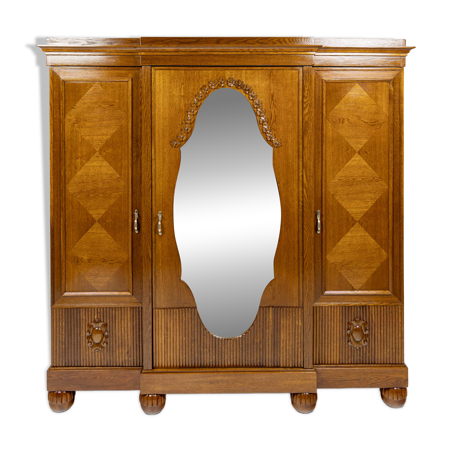 Grande armoire trois portes en chêne - Interguerre 1920-1939