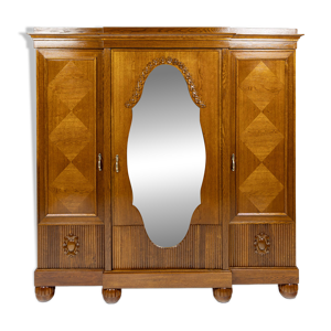 Grande armoire trois - portes
