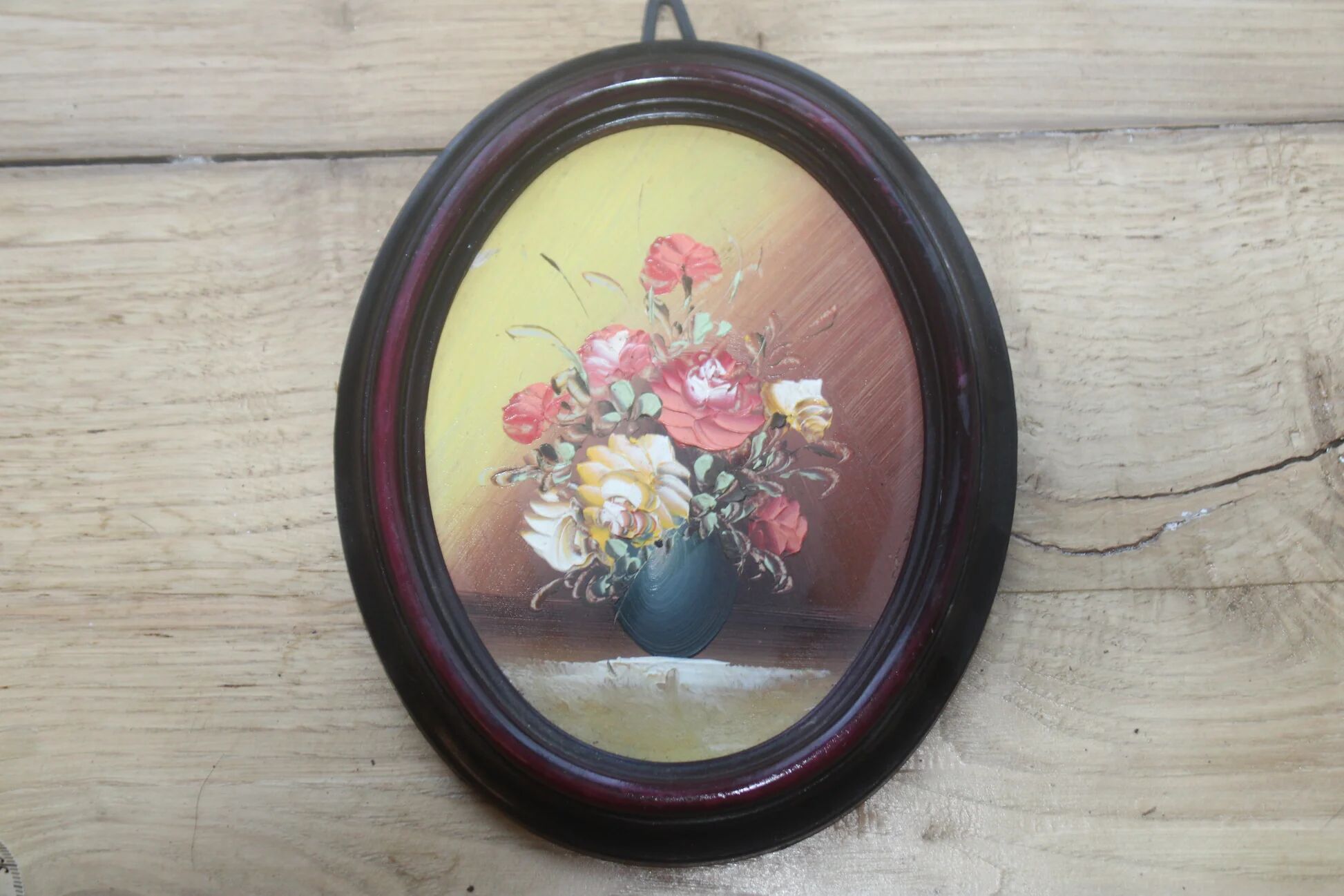 Small vintage oval painting – Raised bouquet of flowers – Retro burgundy frame