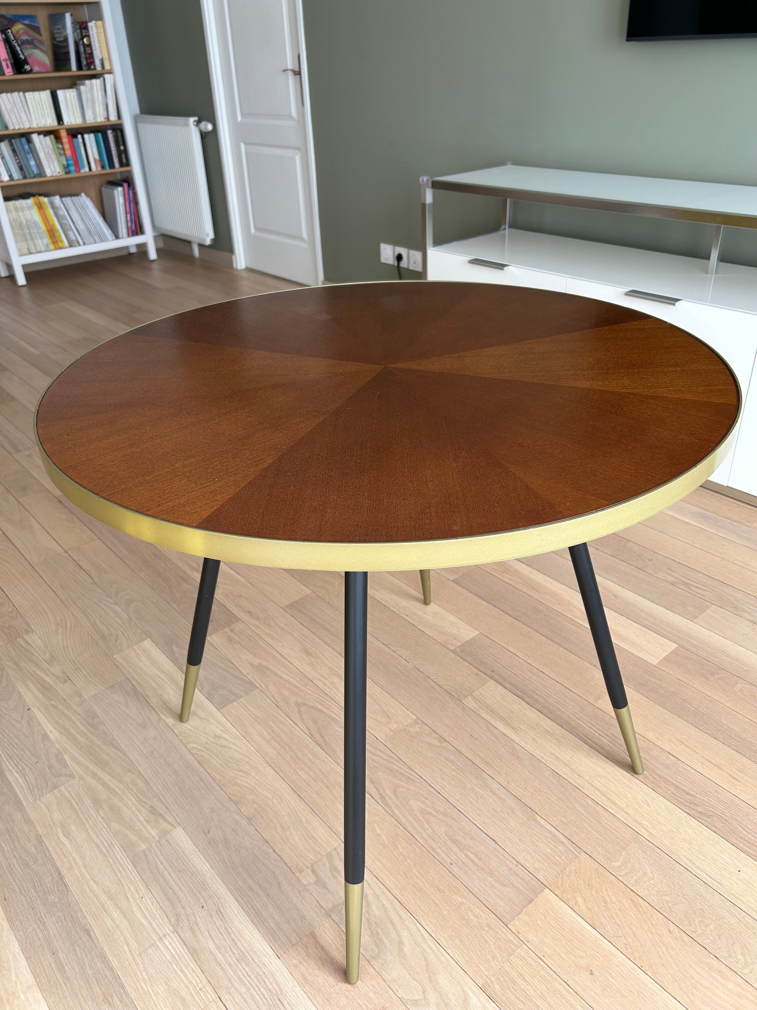 Drawer brand dining table