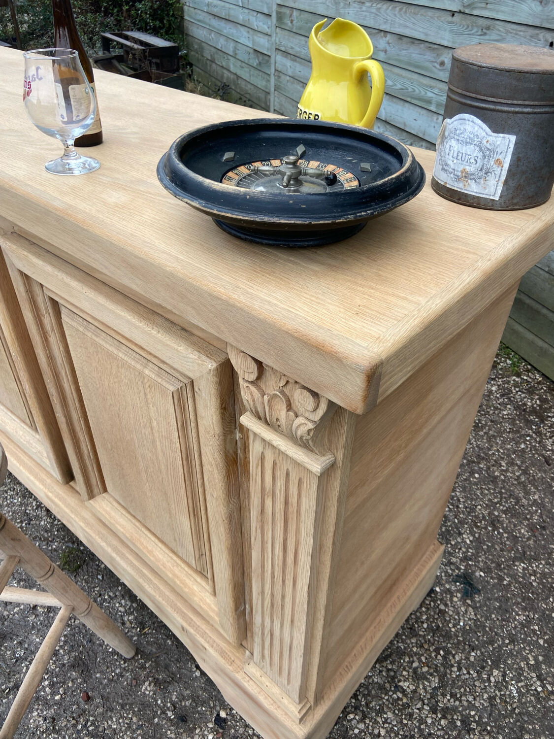 Bar / counter in raw wood