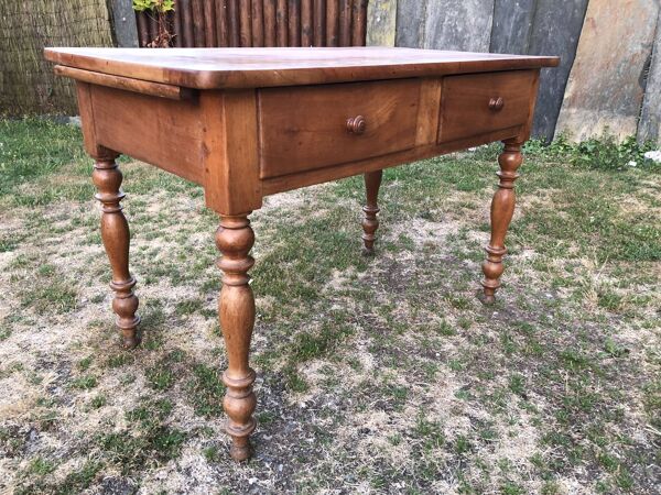 Table bureau ancienne en cerisier de style Louis Philippe à 2 tiroirs et 1 tirette.