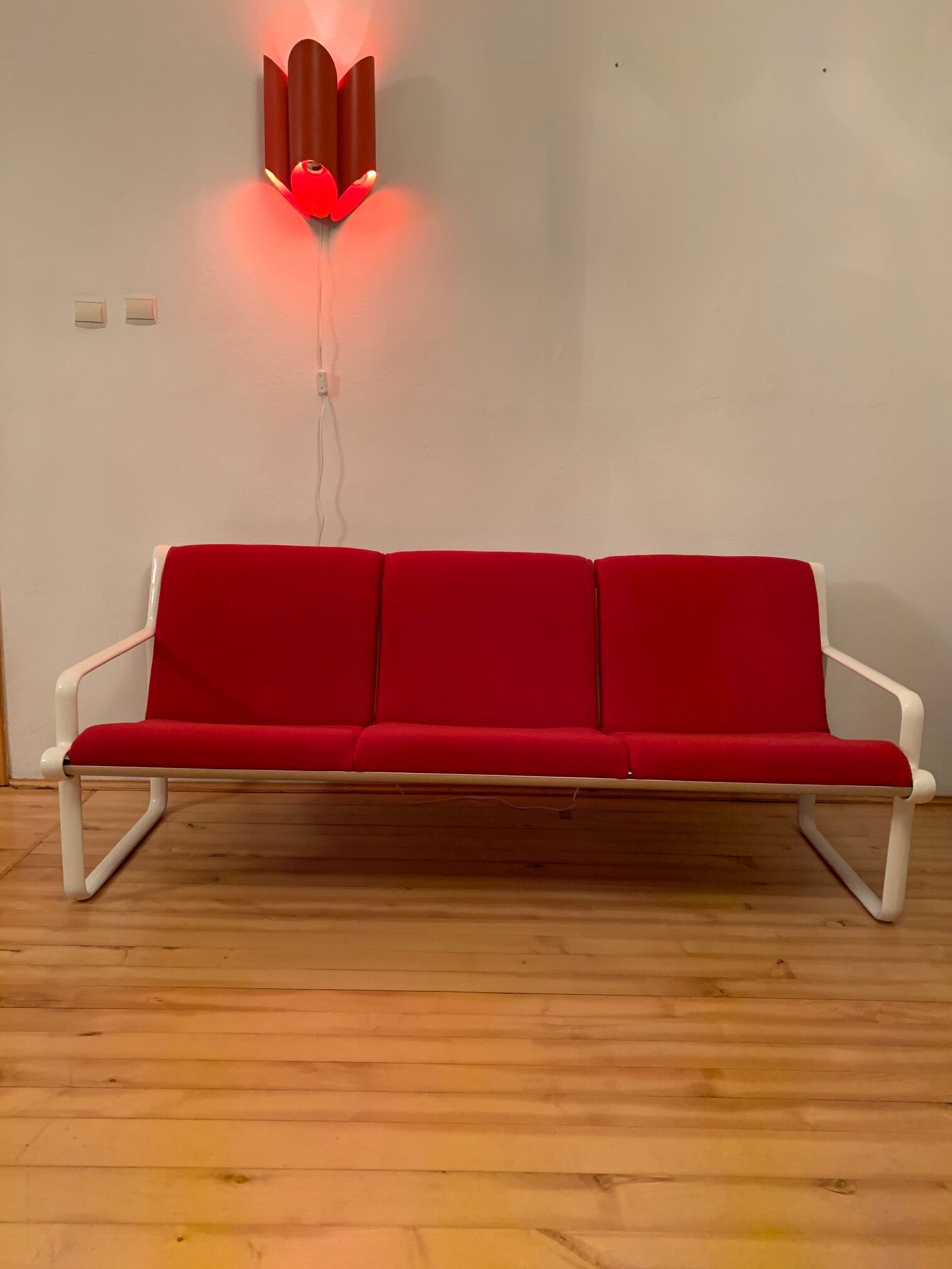 Designer sofa by Bruce Hannah and Andrew Morrison, Knoll from the '70s