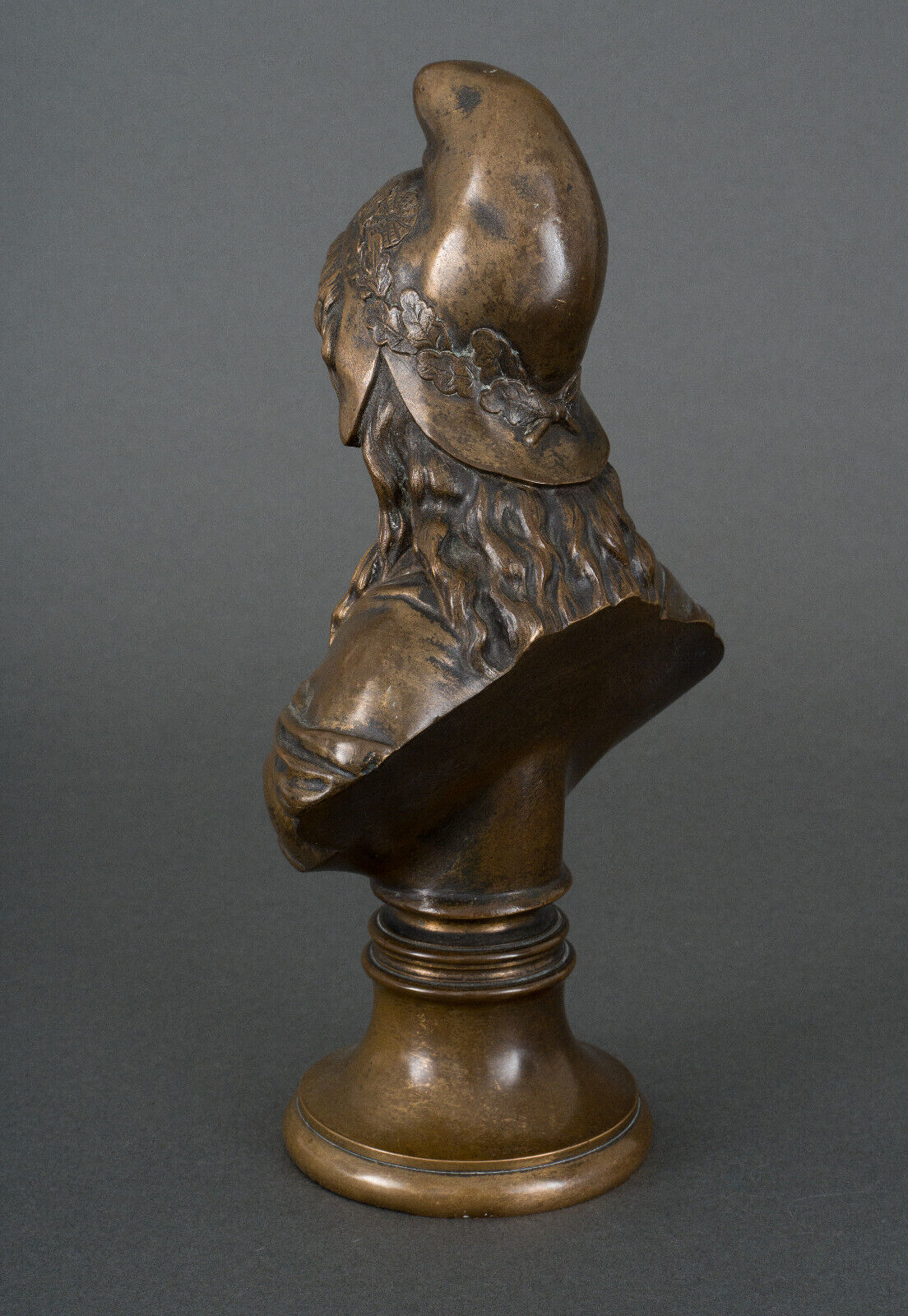 Bronze bust on shower stand XIXth representing Marianne Brown patina