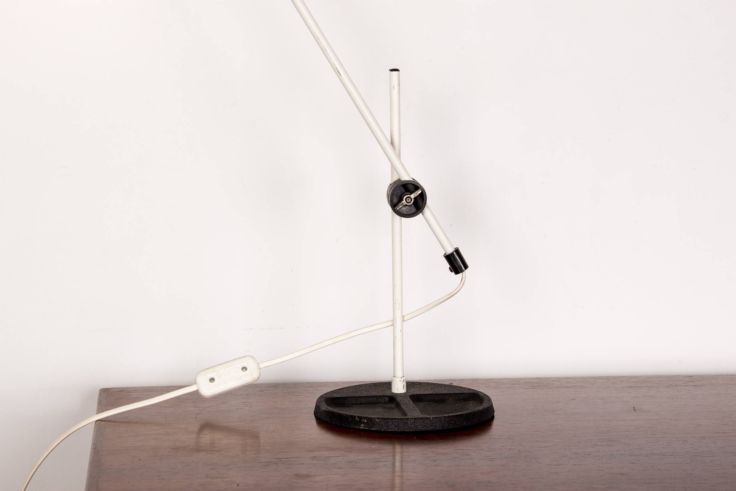 Tilting desk lamp in white metal 1960.