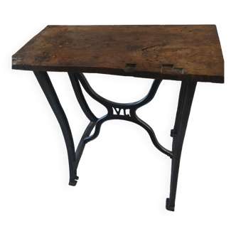 Sewing machine table