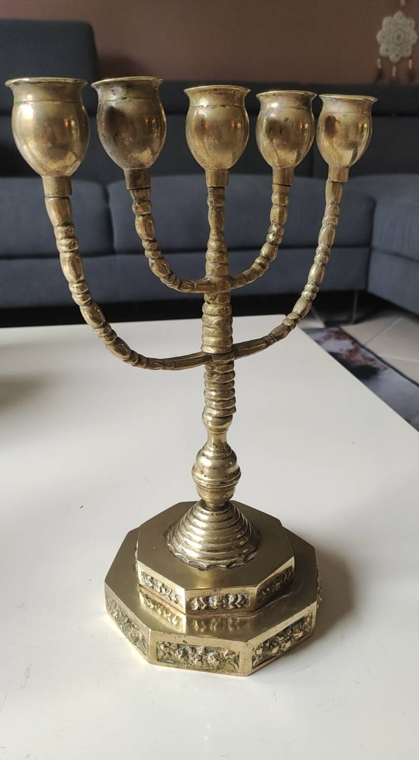 5-branched Jewish menorah/candlestick. Dedicated to mourning. In gilded bronze.