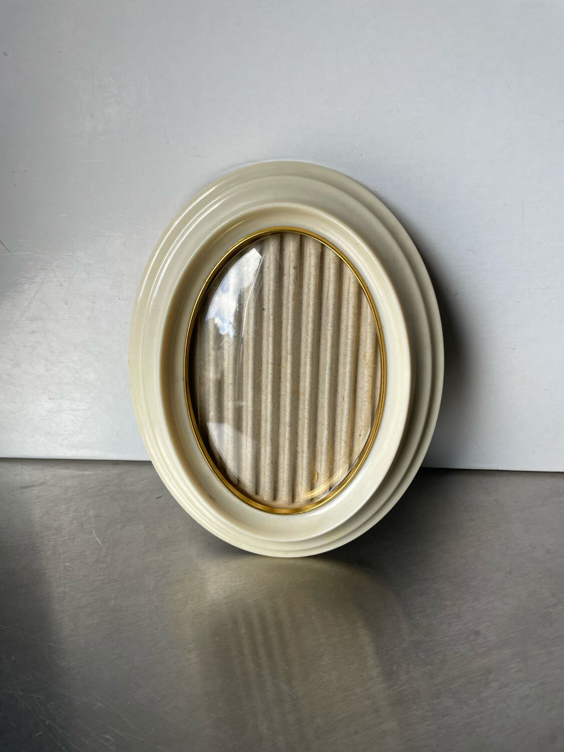 Vintage oval bakelite frame 18 cm x 14 cm  convex glass