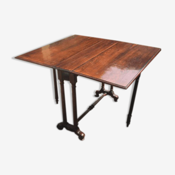 Folding table