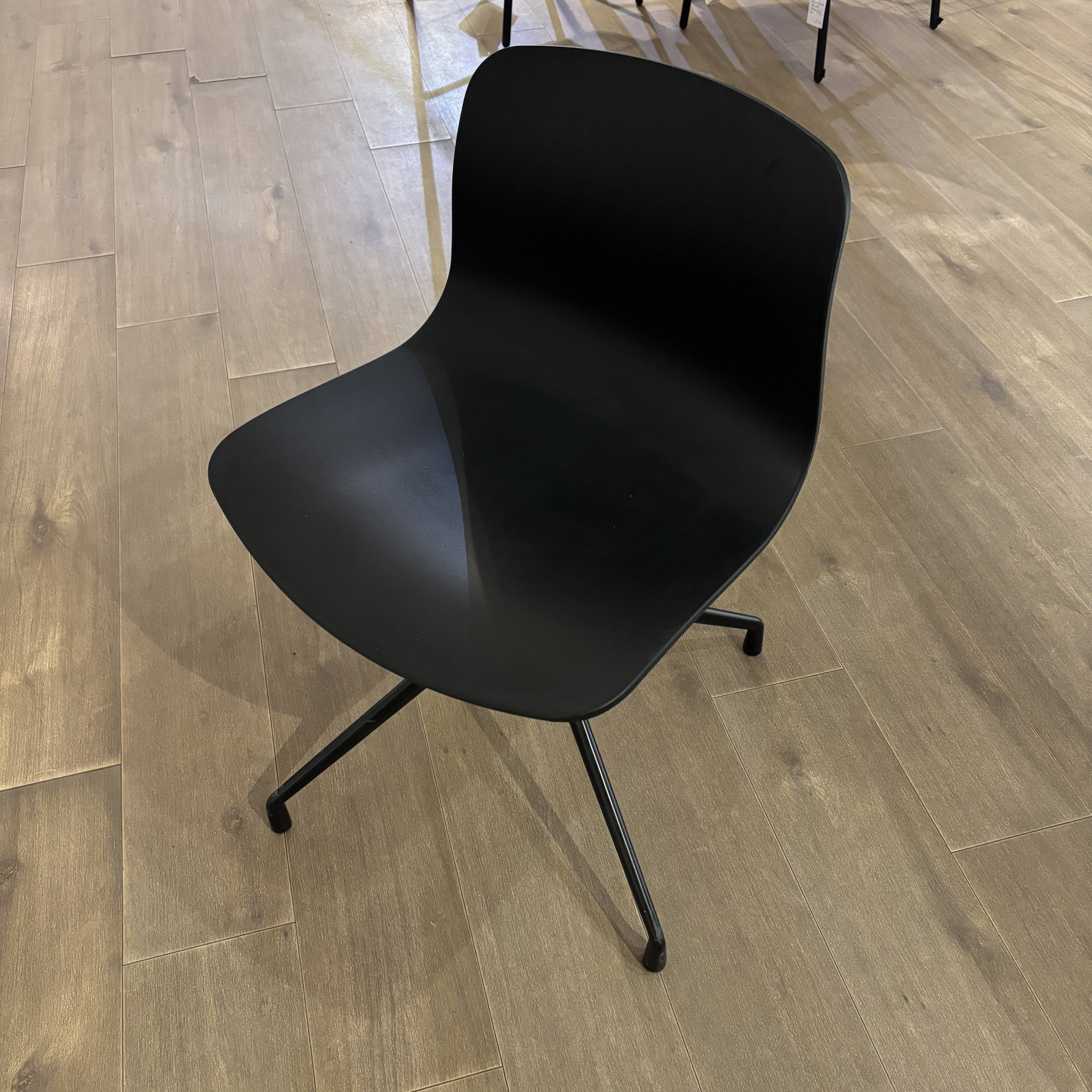 AAC10 swivel chair - Hay