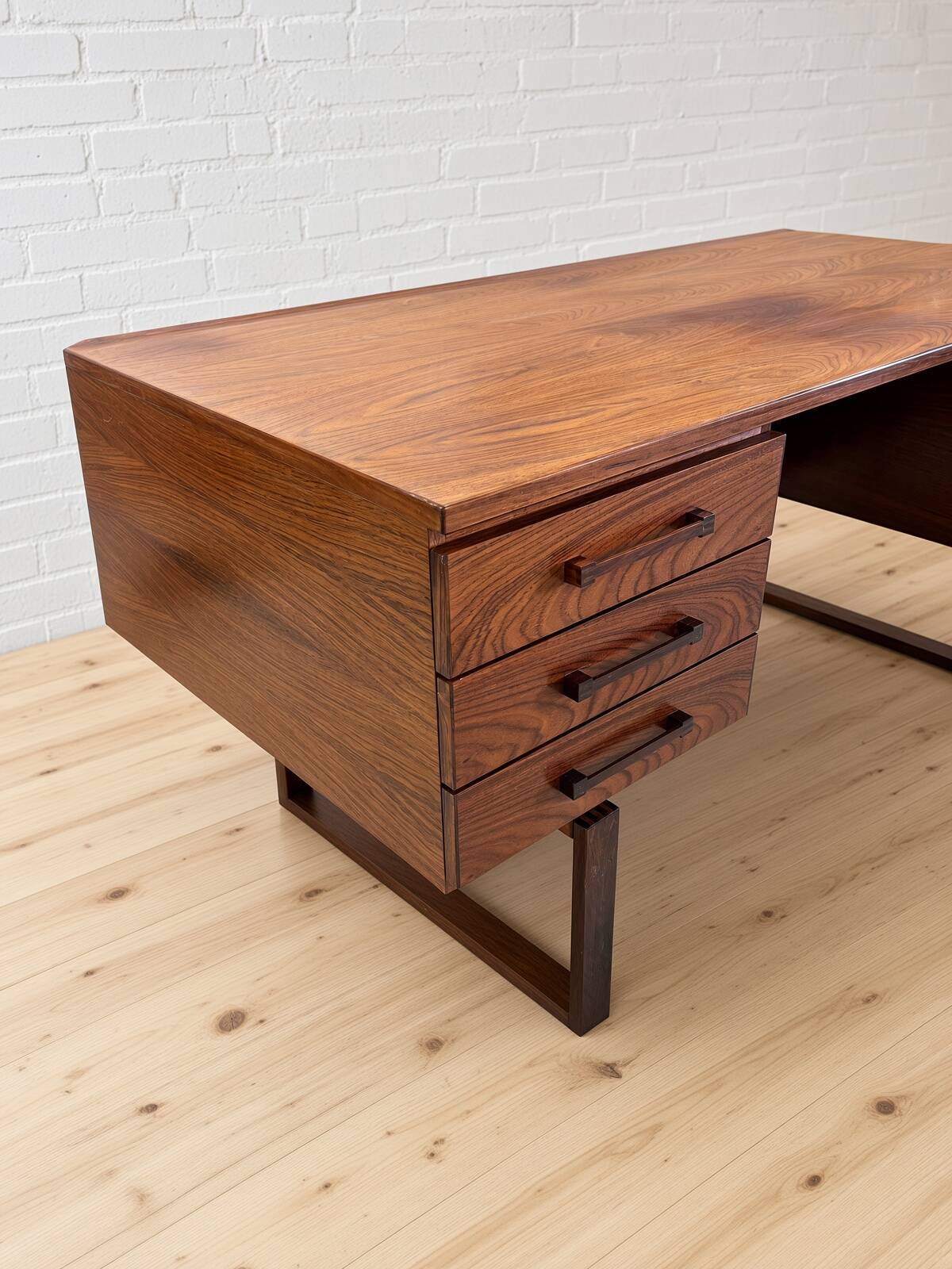MidCentury Danish Rosewood Desk Torben Valeur & Henning Jensen for Dyrlund