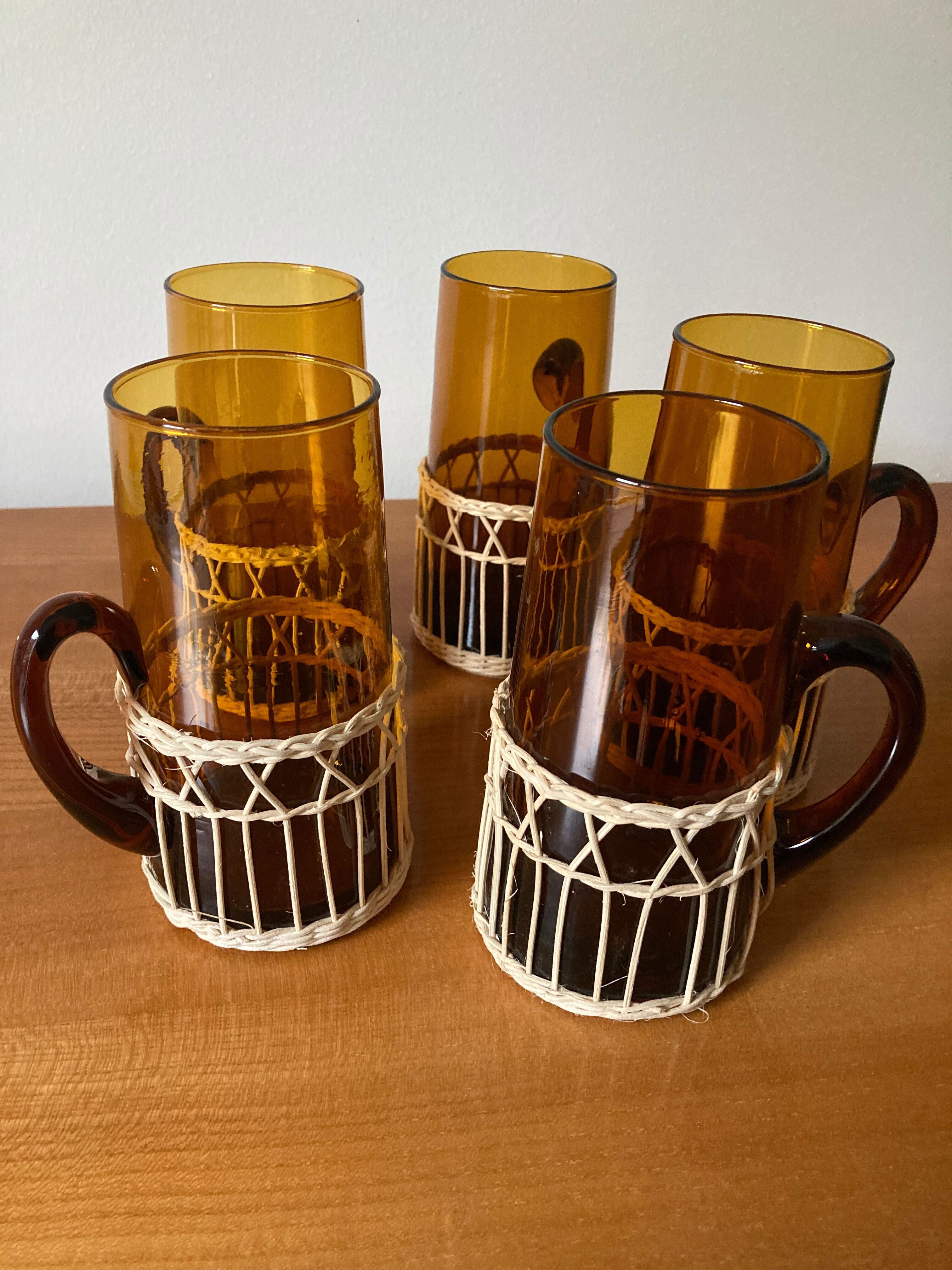 Set of 5 glass and rattan mugs