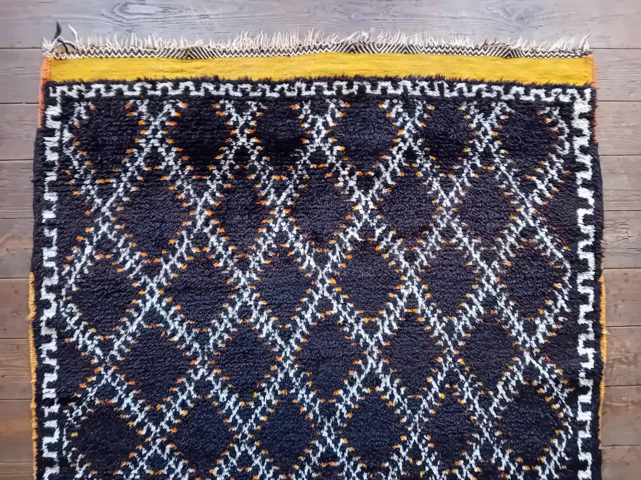 Handmade Berber Taznakht rug 140x109cm
