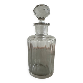 Bouteille en verre et son bouchon en verre