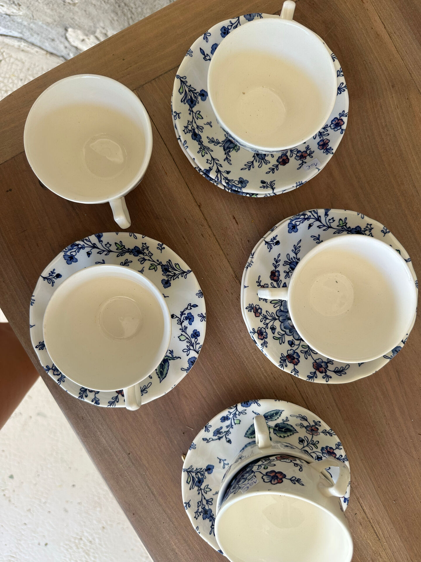 6 coffee cups Johnson Bros in perfect condition
