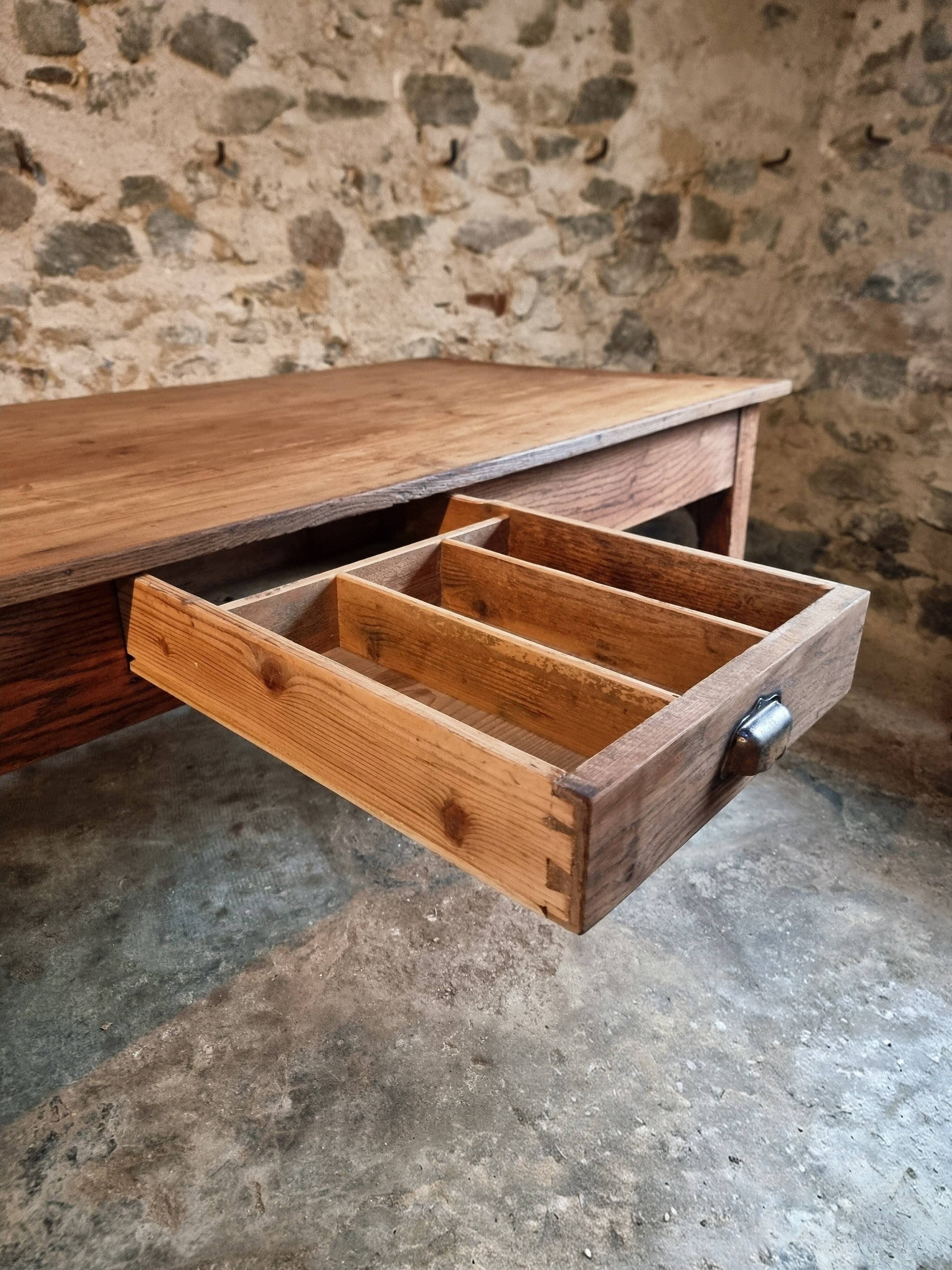 Old French farmhouse table – Rustic workshop table with 3 drawers