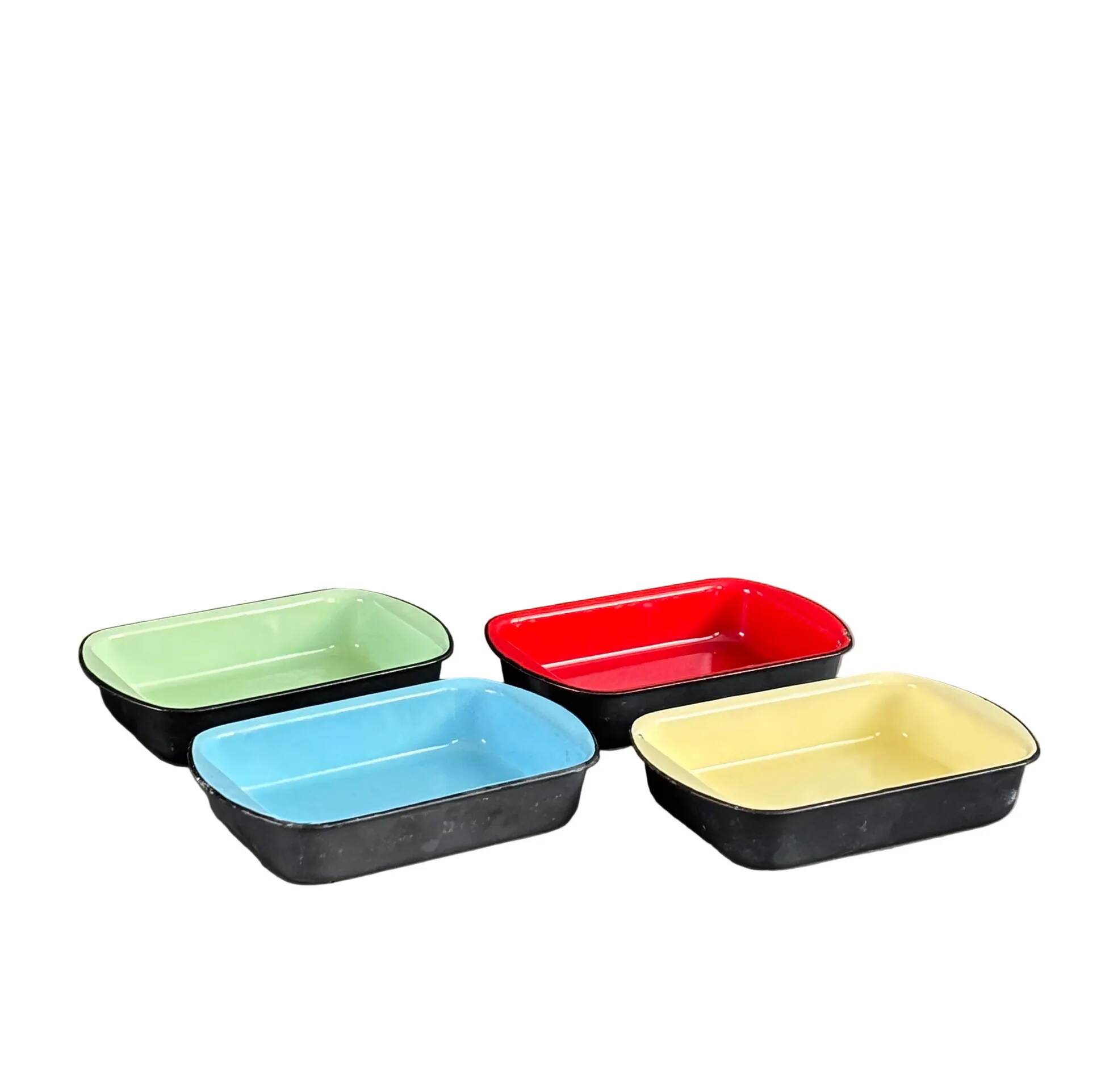 Set of 4 enamelled cast iron dishes/platters.