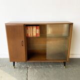 Bibliothèque vintage du milieu du siècle avec portes coulissantes en verre par Turnidg