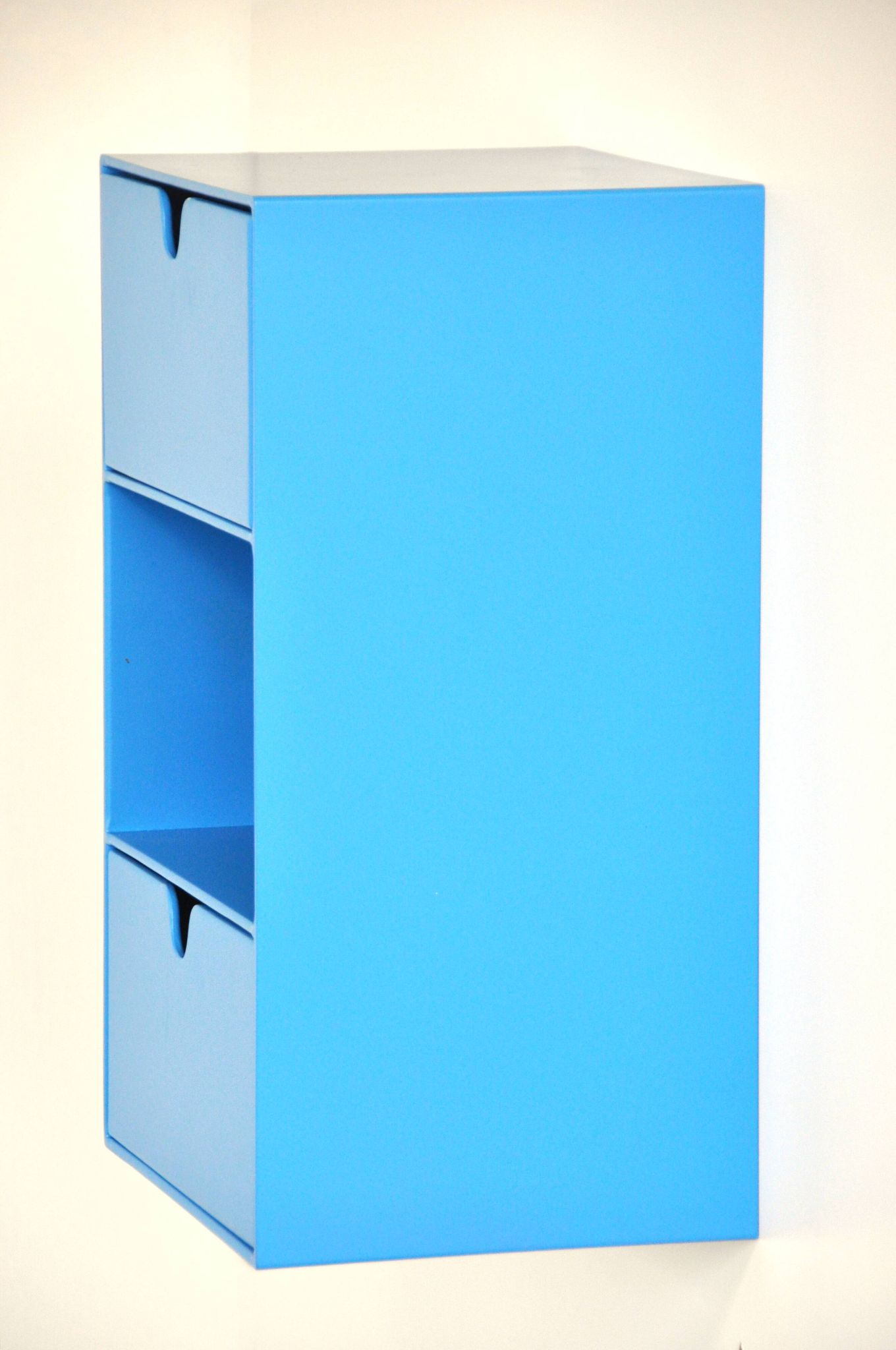 Wall-mounted cabinet in Trespa