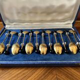 Coffret de 12 cuillères à café / moka vintage  en  métal doré, Cristofle.