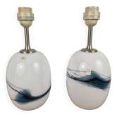 Paire de lampes de table en verre soufflé avec un motif bleu Sakura par Michael Bang pour Fyens Glasværk, Danemark, 1960.