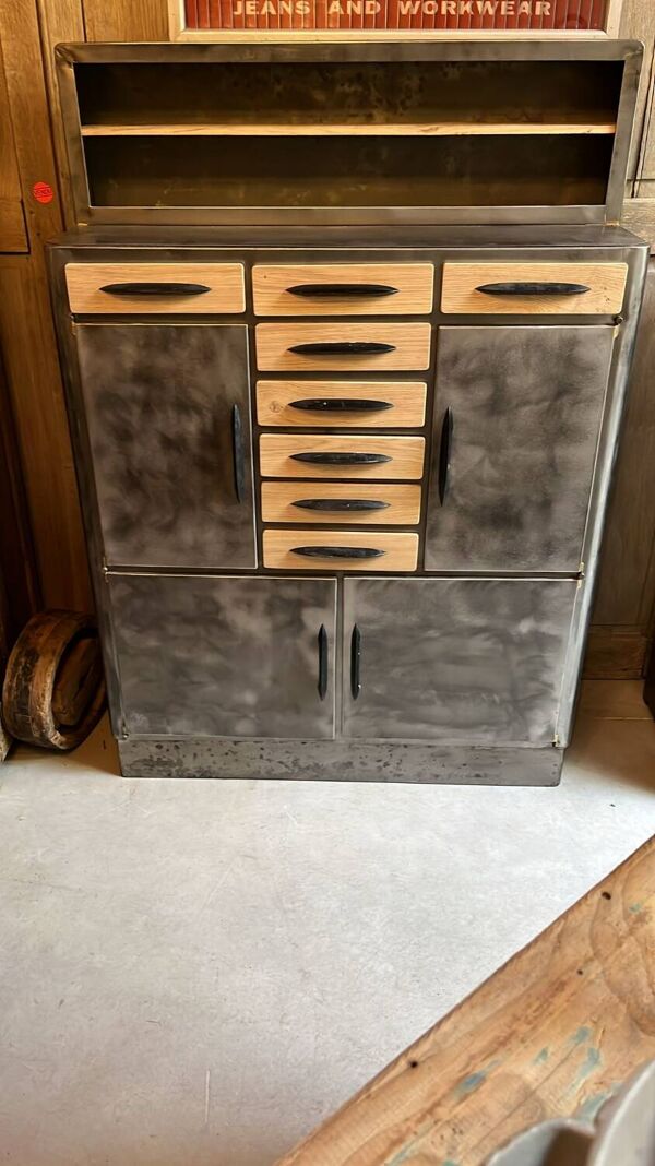 Ancien meuble de dentiste