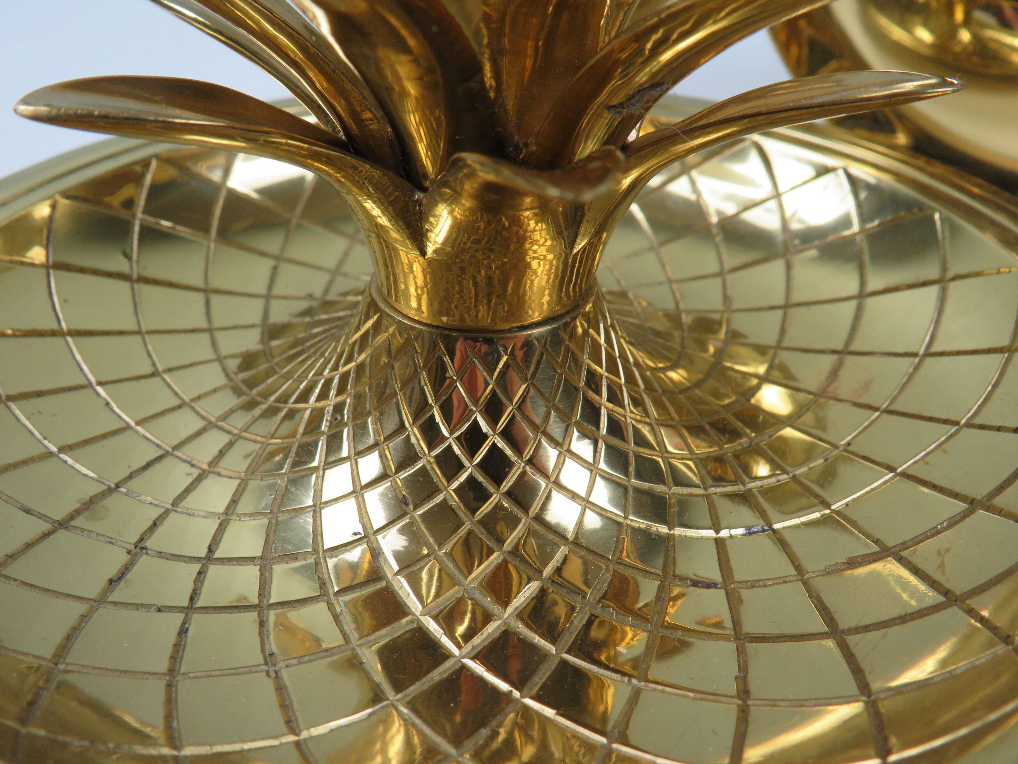 Elegant pineapple candlesticks in lacquered brass 1970-1980