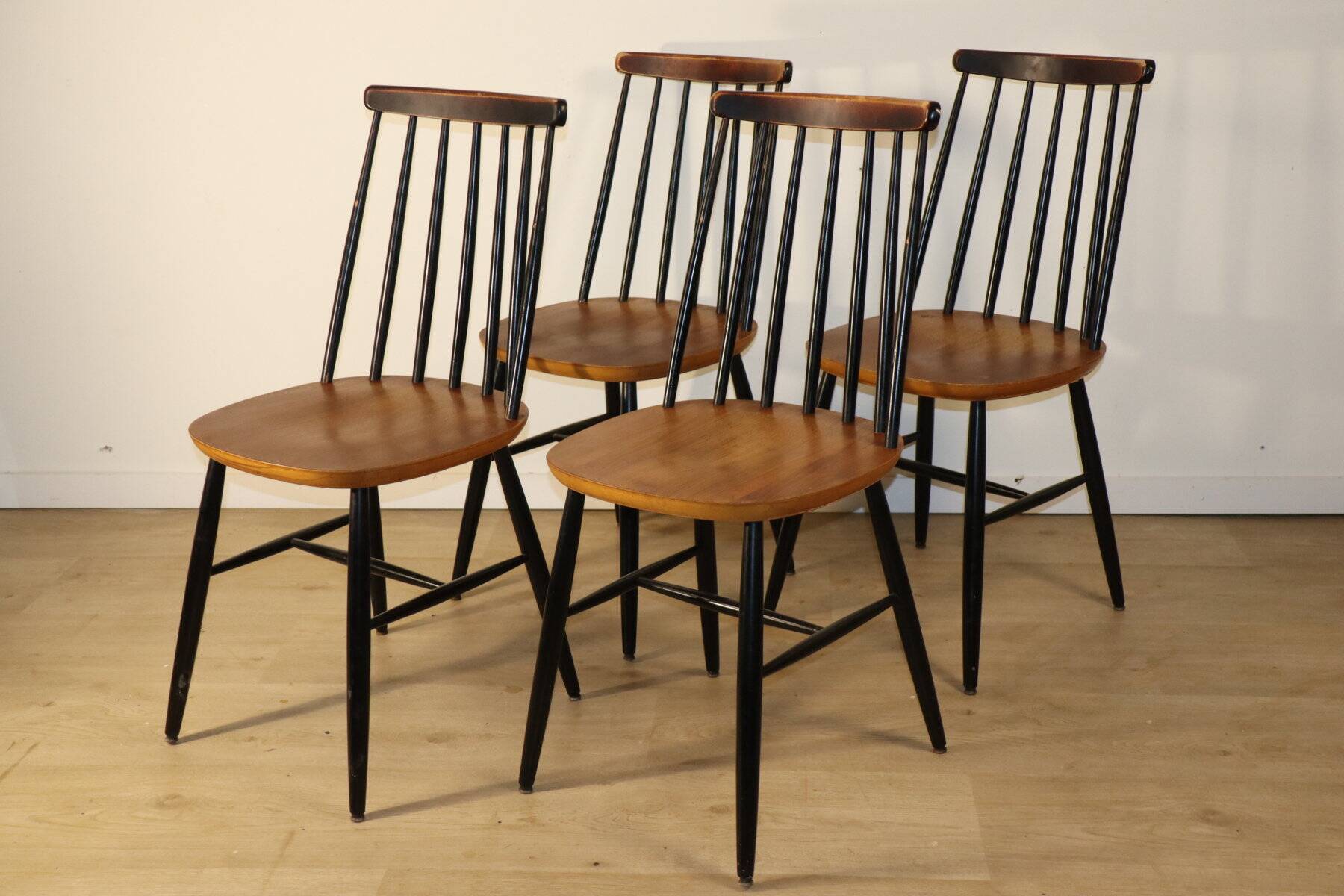 Set of 4 vintage wooden chairs, 1960.