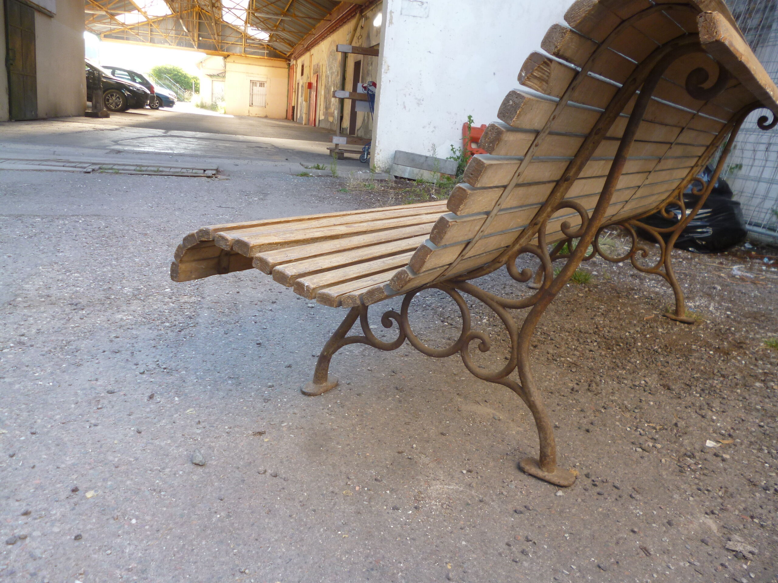 Garden bench wood and cast iron legs