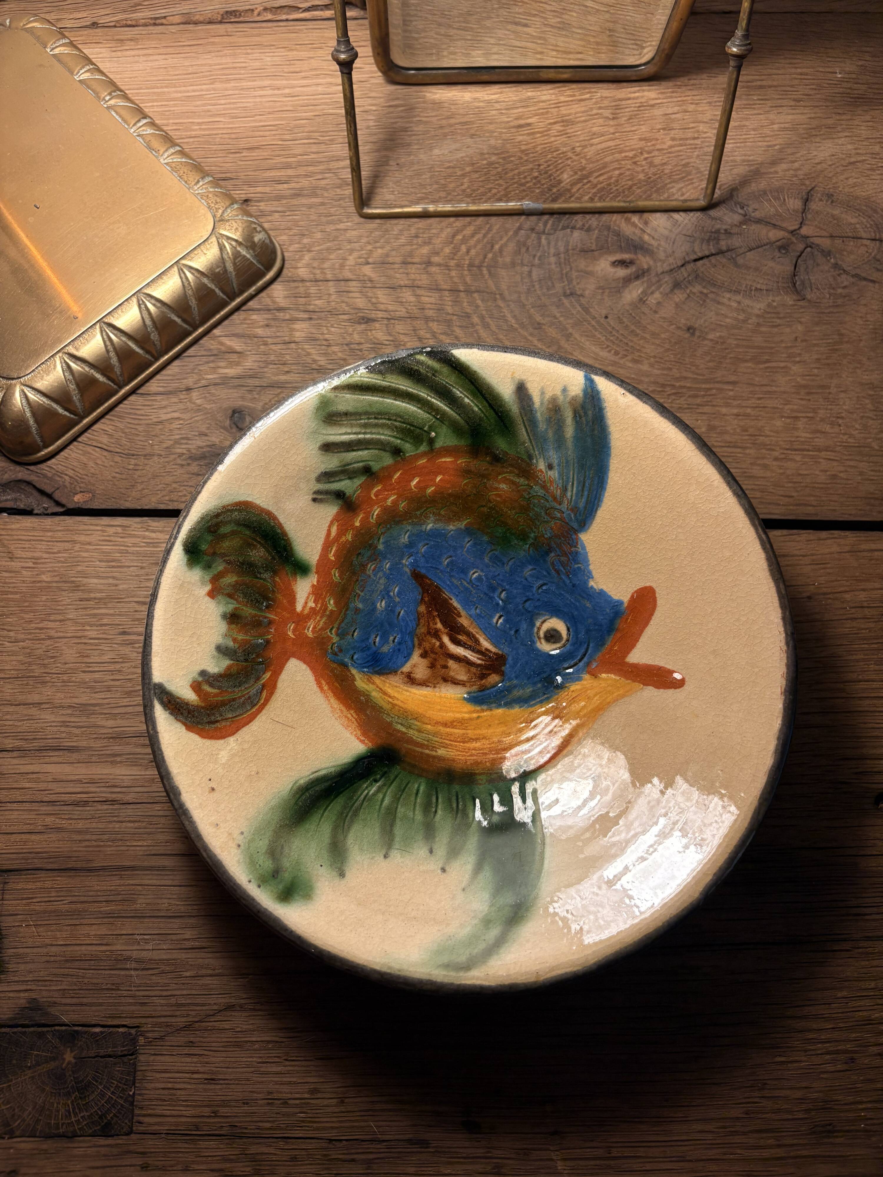 Decorative plate signed Puigdemont – Catalan ceramics