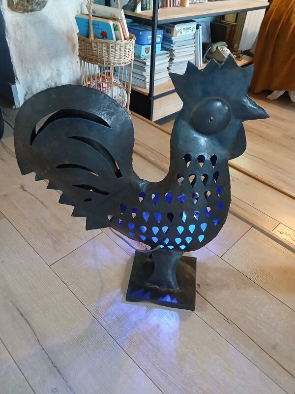 Lampe / coq  à poser en fer forgé