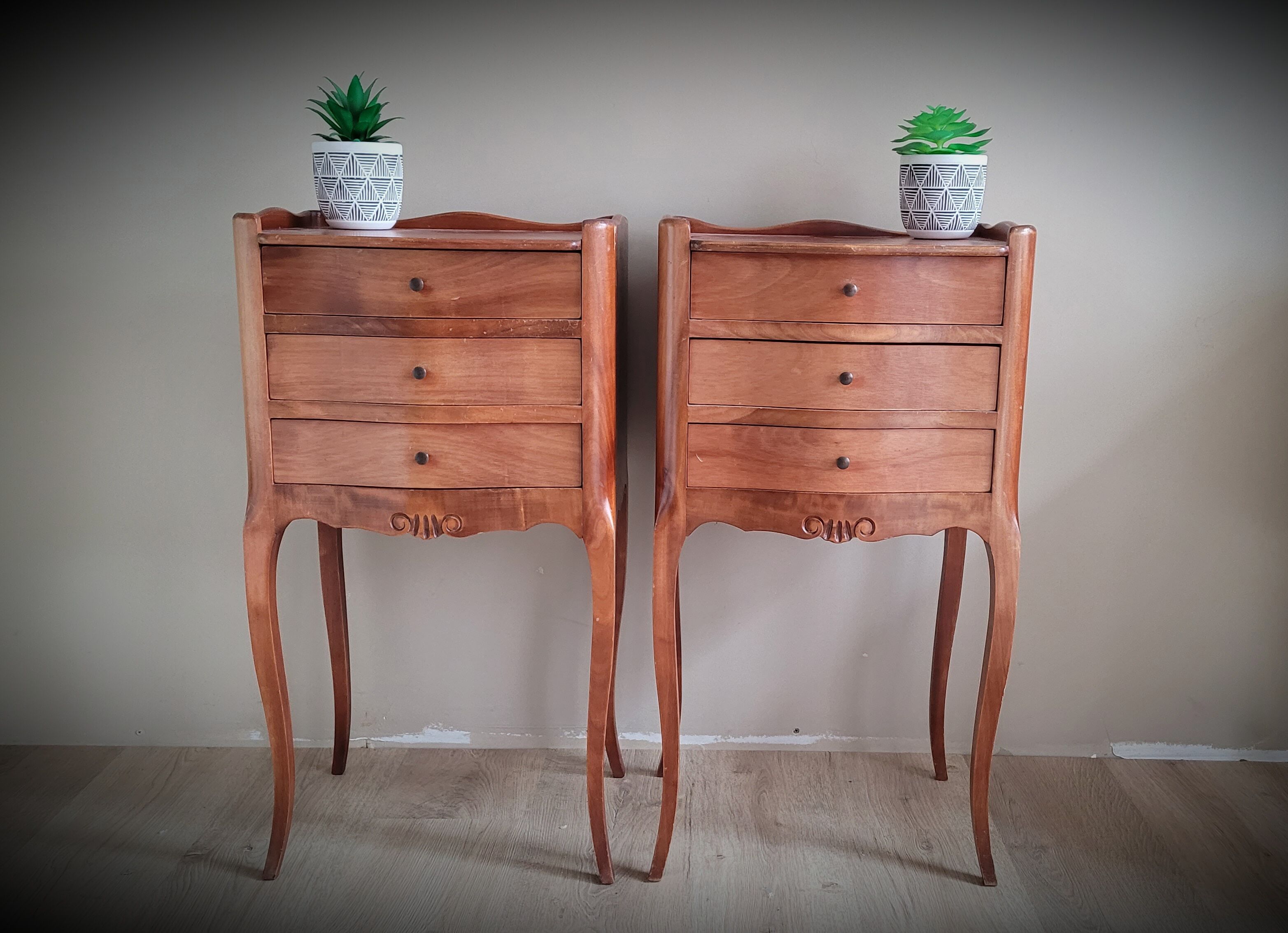 Regency bedside table with drawers