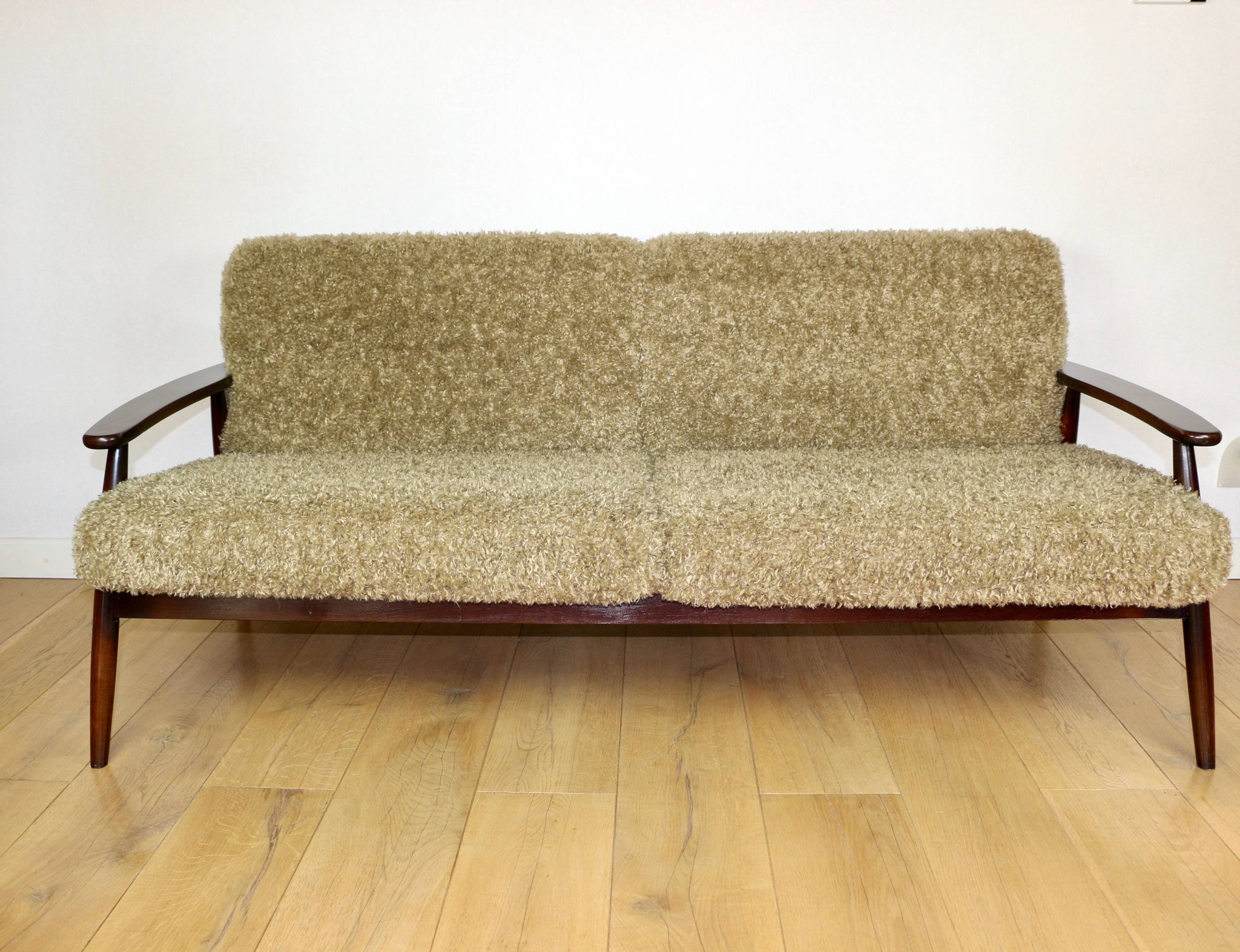 Beautiful vintage three-seater sofa from the 80s with removable cushions - long pile khaki, dark beige
