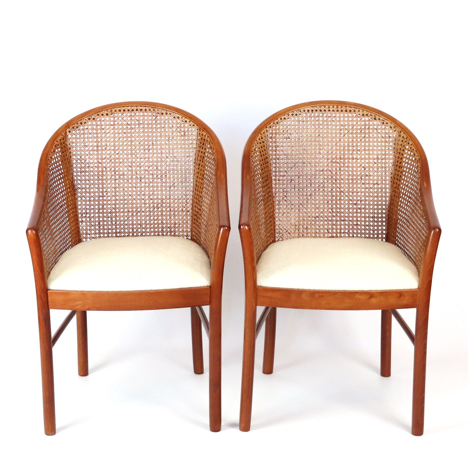 Paire de fauteuils en cannage
