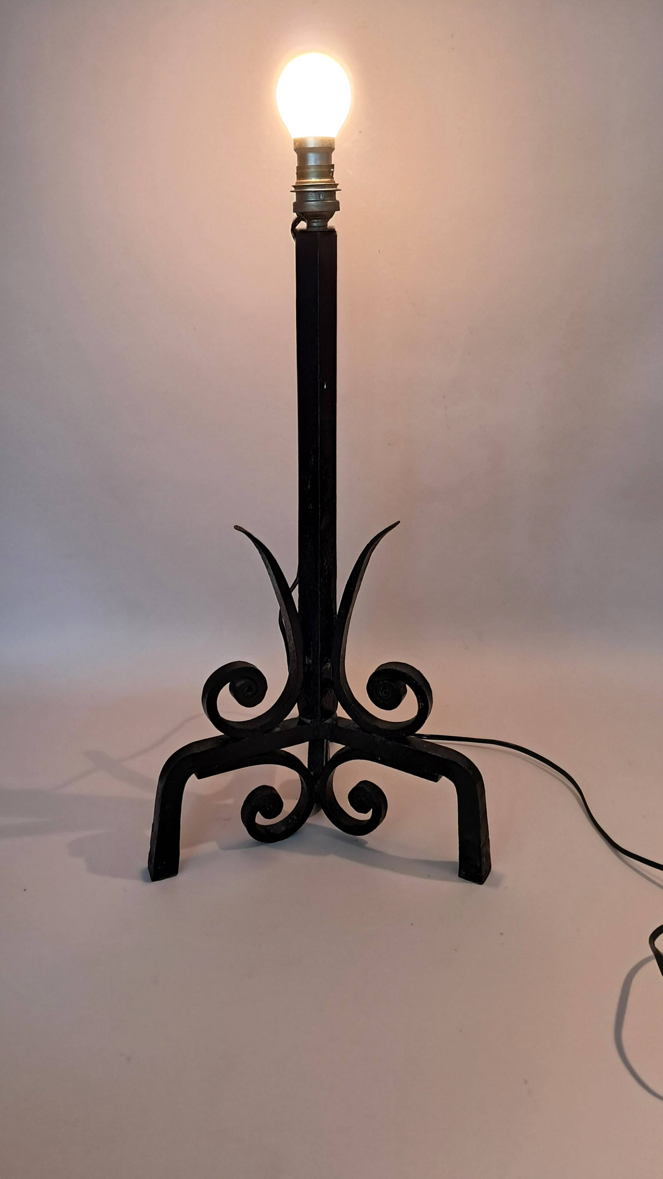 Brutalist tripod wrought iron lamp base 1950/1960.