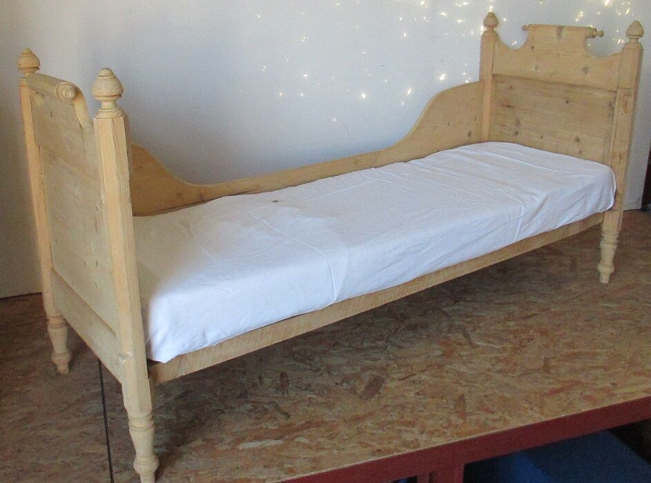 Retractable sofa bed of the Austrian Tyrole in natural wood