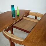 Extendable table with integrated Scandinavian style Self