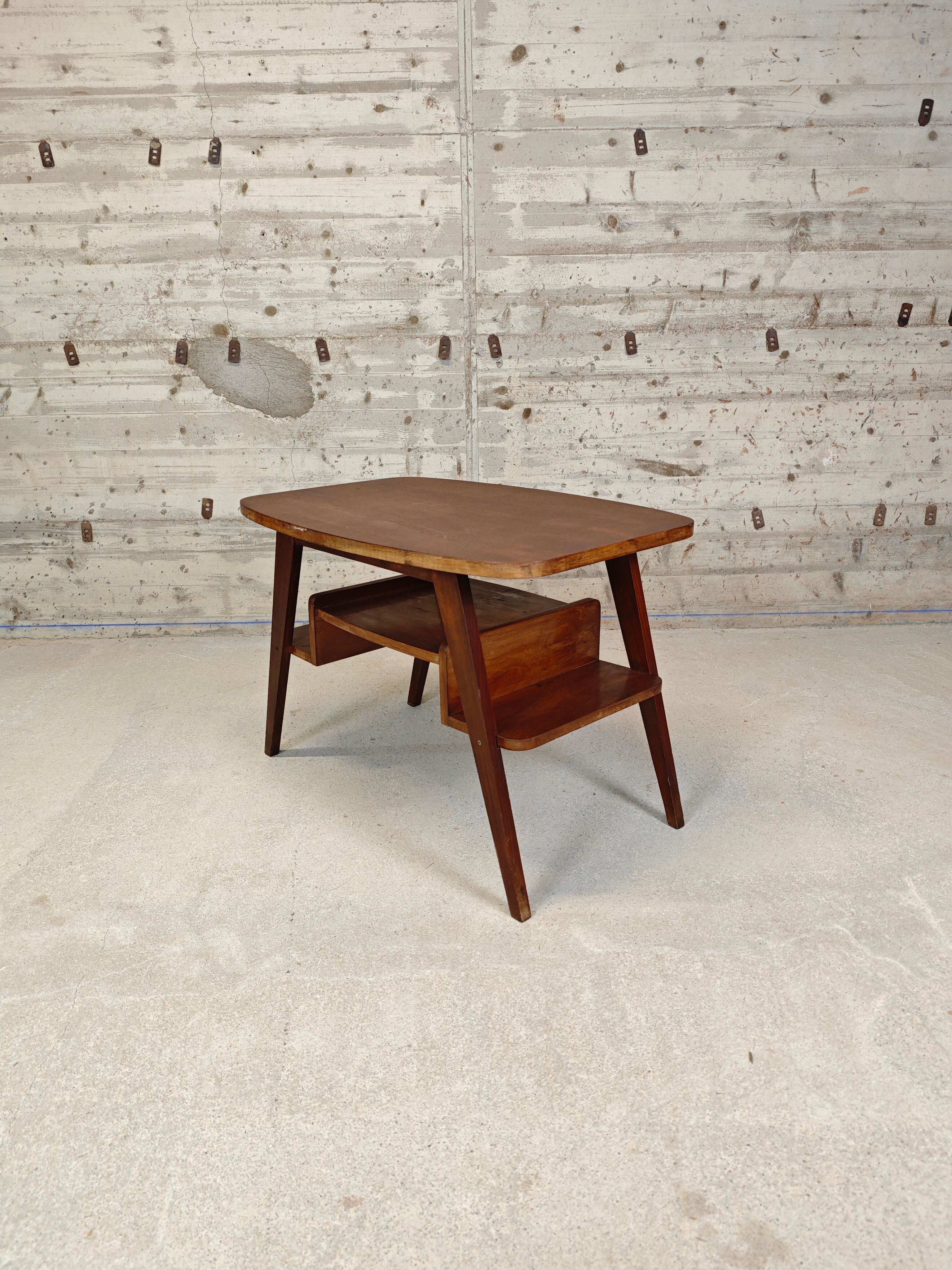 Vintage coffee table with tapered legs