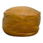 Pouf patchwork en cuir ocre